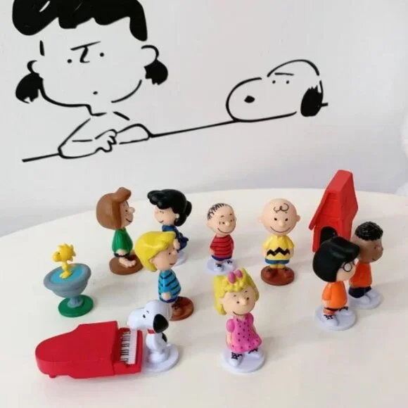 Snoopy Peanuts Mini Figure Set 12-Piece Cake Topper Room Decor Display - Picture 1 of 5